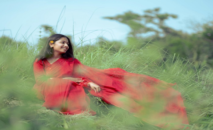 লাল শাড়ি পড়া প্রোফাইল পিক